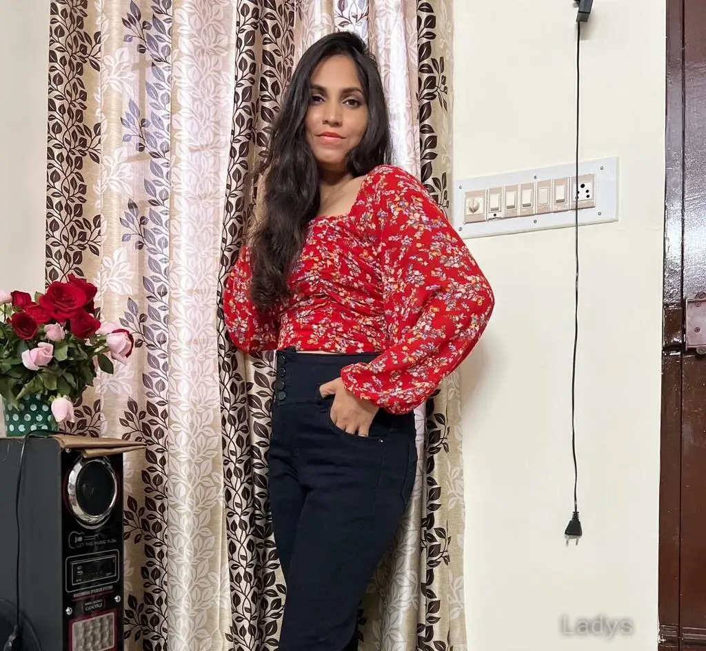Renu, 23 years beautiful nude Hyderabad escorts girl, height 162 sm, Weight  kg
