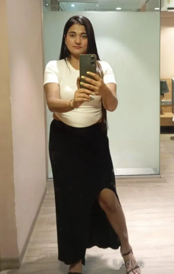 Sanvi, 25 years beautiful nude Hyderabad escorts girl, height 154 sm, Weight kg