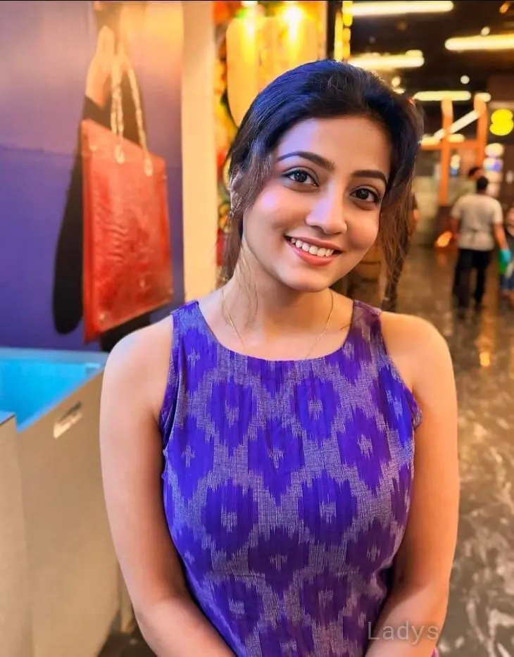 Shivani, 23 years beautiful nude Hyderabad escorts girl, height 170 sm, Weight kg