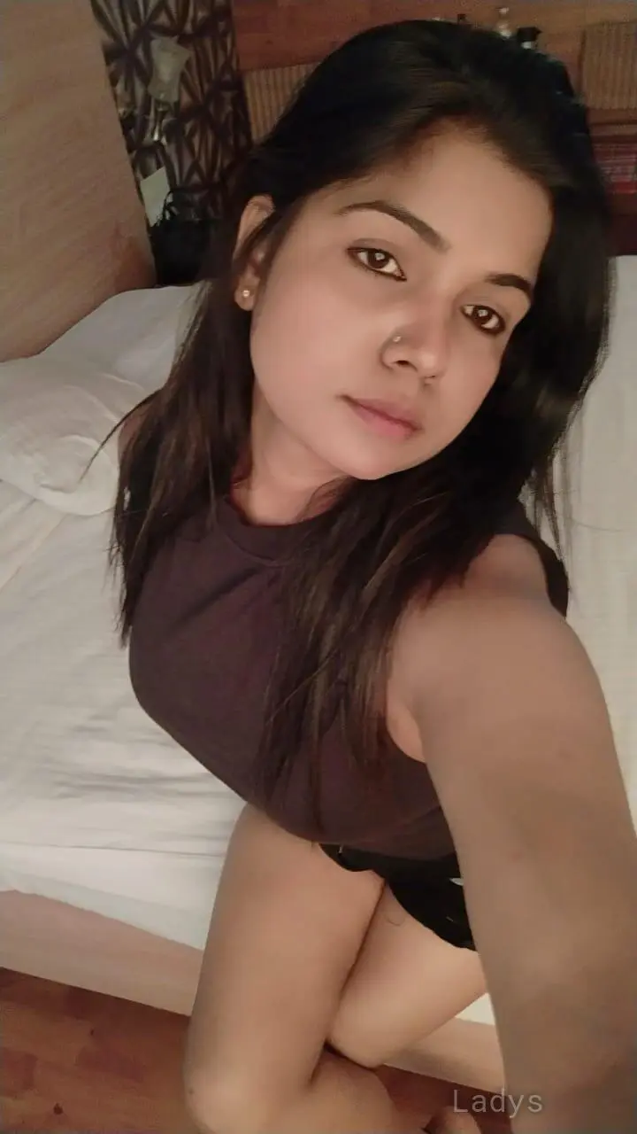 Suman, 22 years beautiful nude Hyderabad escorts girl, height 160 sm, Weight 50 kg