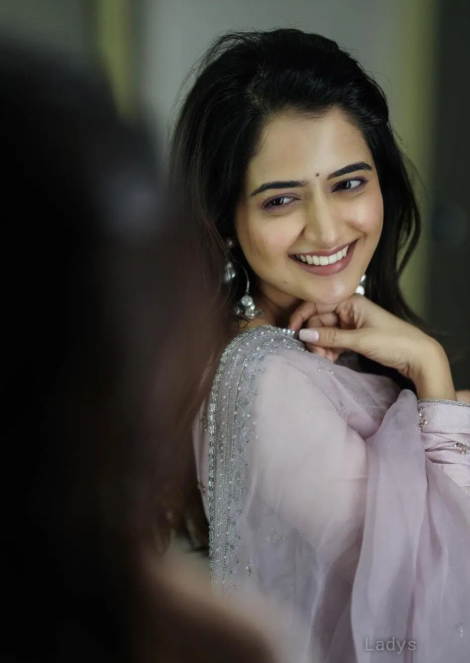 Taylor, 24 years beautiful nude Hyderabad escorts girl, height 165 sm, Weight  kg