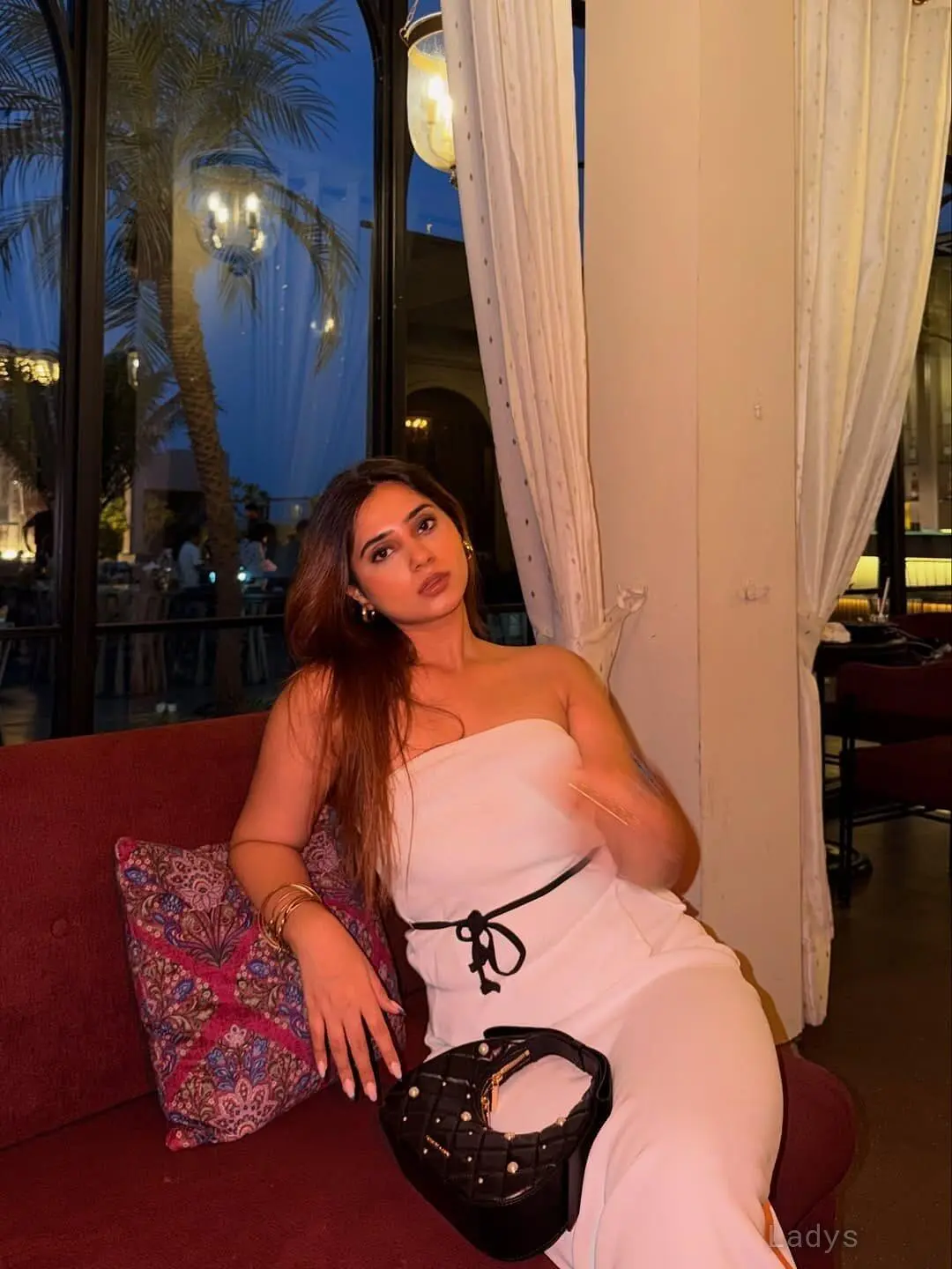 Vinny, 23 years beautiful nude Hyderabad escorts girl, height 145 sm, Weight  kg