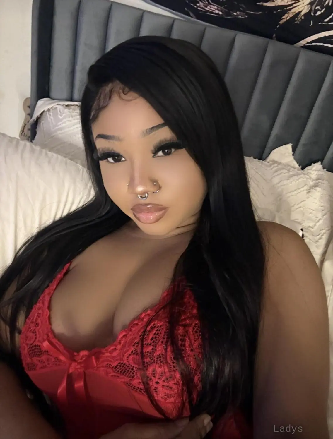 Noreen NANA, 23 years beautiful nude Ibiza escorts girl, height 168 sm, Weight 68 kg