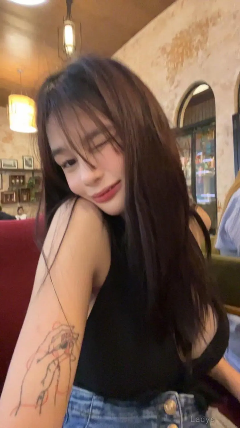 HYUNA, 21 years old Incheon escort girl with big tits, height 162 sm, Weight kg