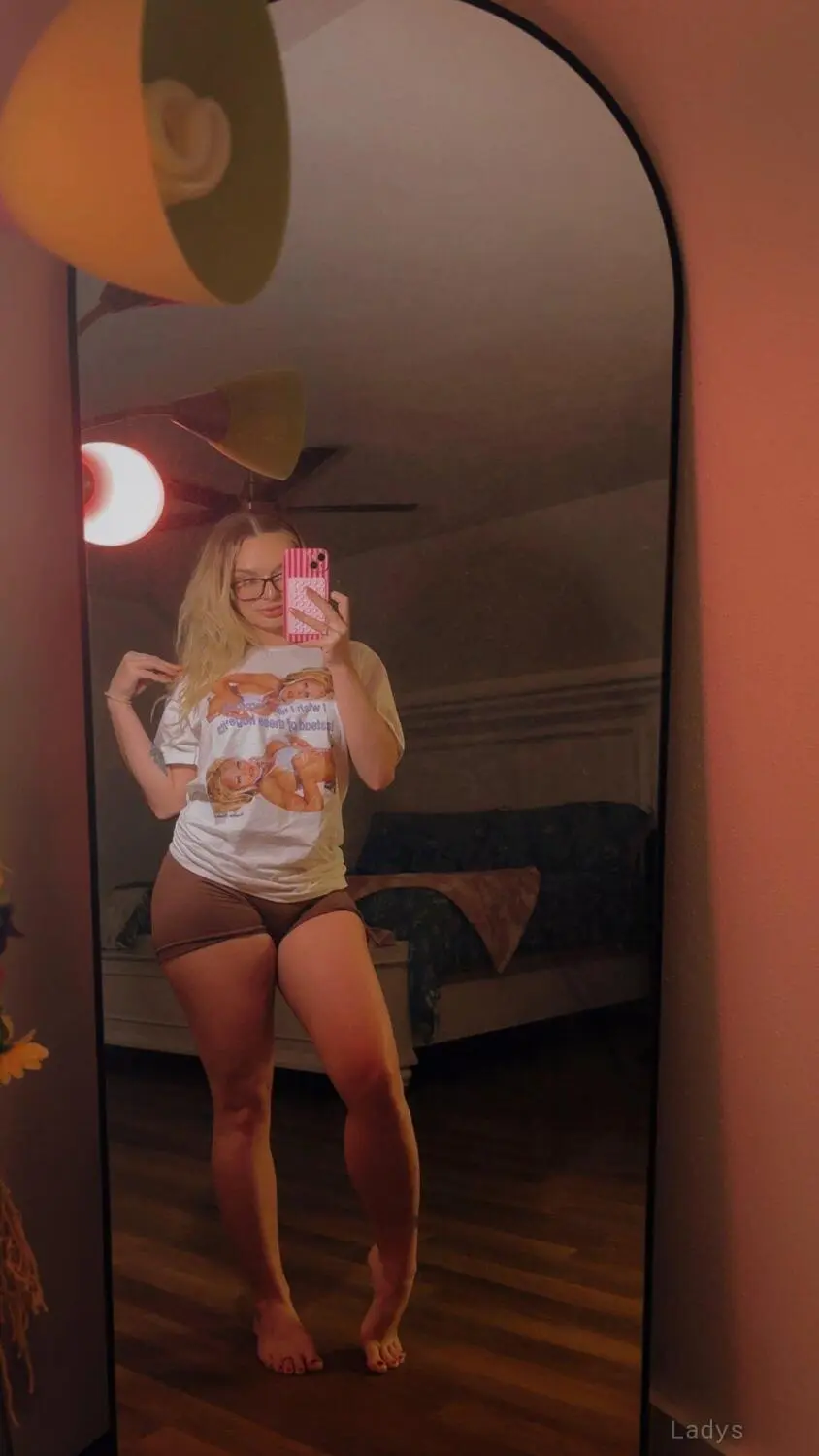 Ariana, 29 years old Indianapolis escort girl with big tits, height 171 sm, Weight 70 kg