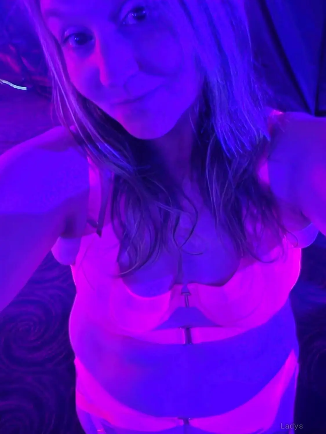Alyse, 40 years beautiful nude Indianapolis escorts girl, height 155 sm, Weight 63 kg