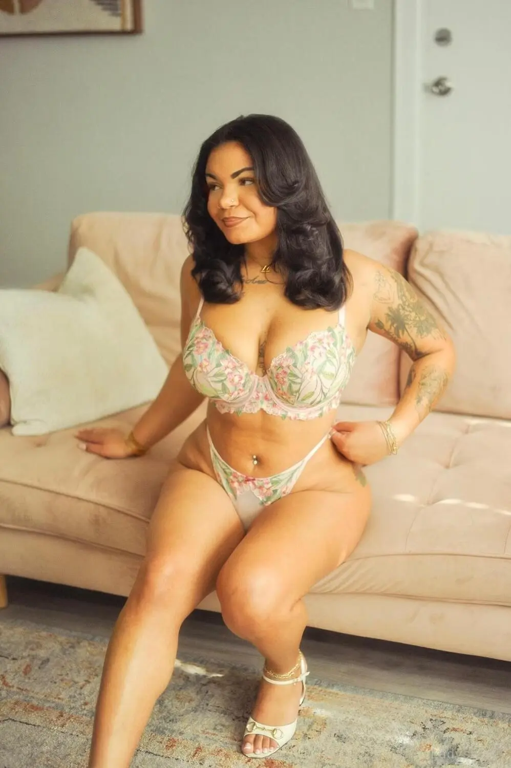 Destiny Banx, 27 years beautiful nude Indianapolis escorts girl, height 157 sm, Weight 67 kg