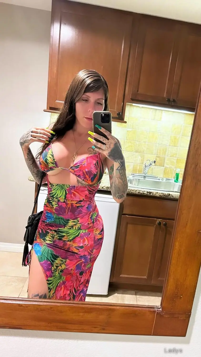 Erika K, 35 years beautiful nude Indianapolis escorts girl, height 162 sm, Weight 63 kg