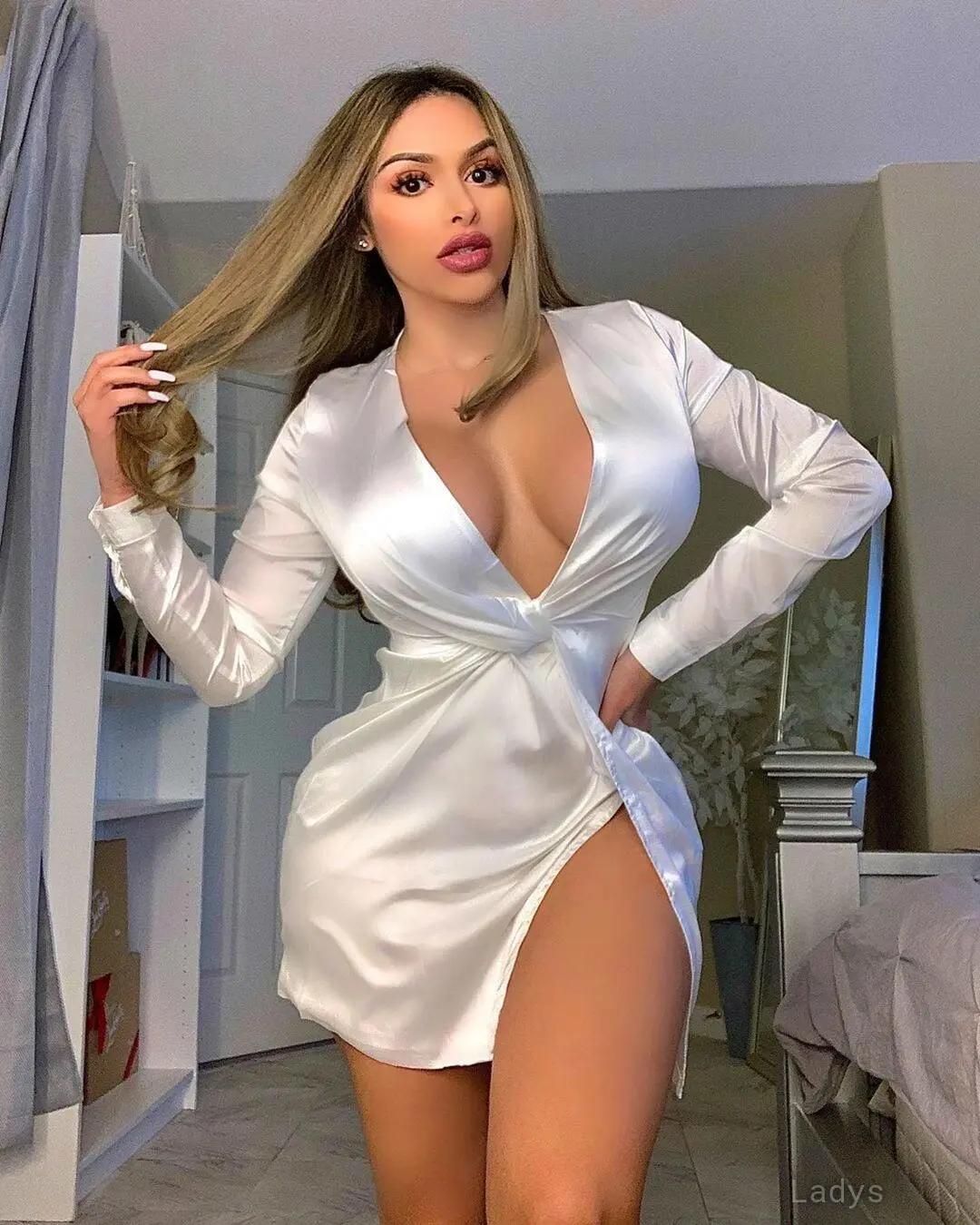 Fiorella Zelaya, 26 years beautiful nude Indianapolis escorts girl, height 170 sm, Weight 53 kg