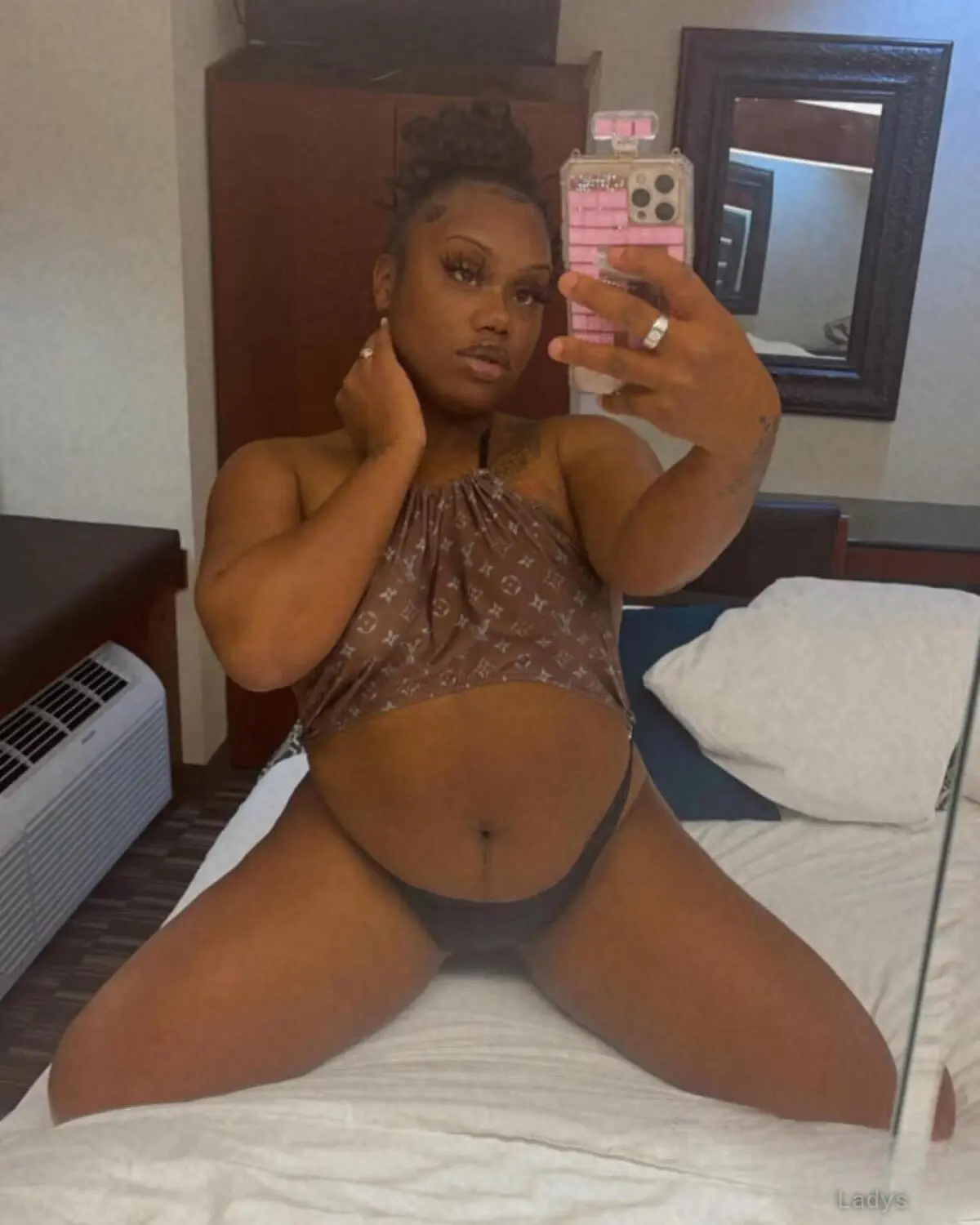Koko, 20 years beautiful nude Indianapolis escorts girl, height 158 sm, Weight 52 kg