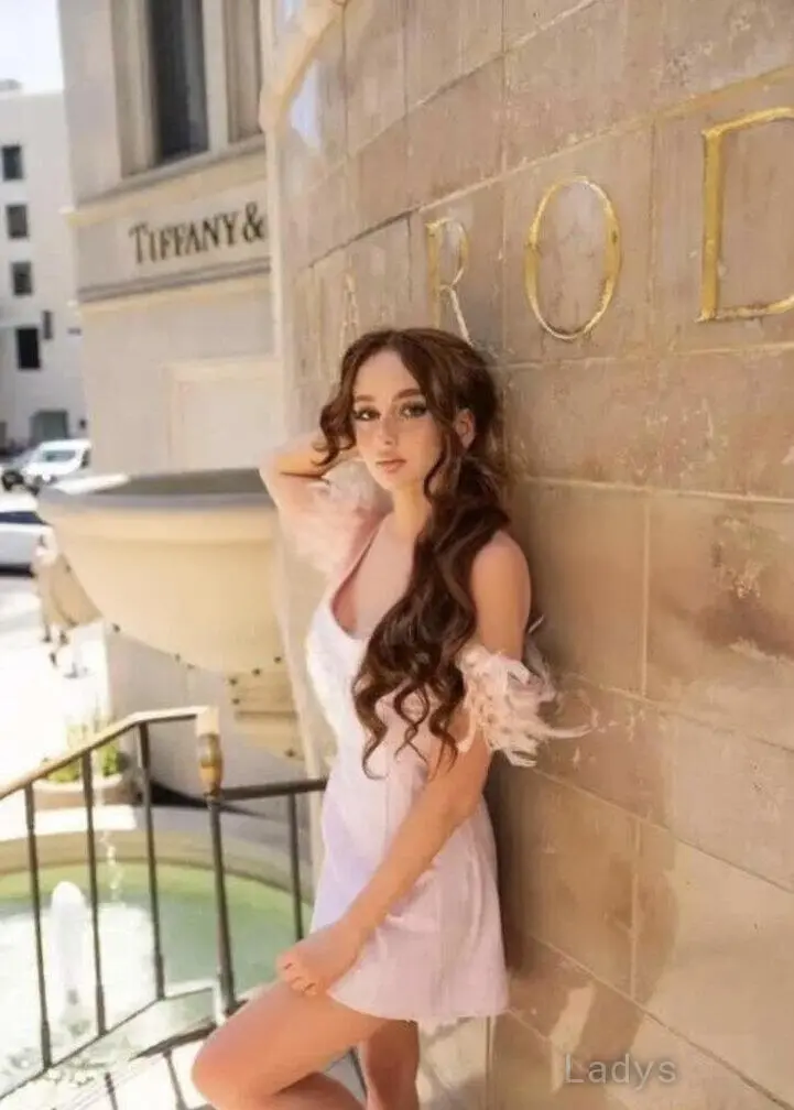 Melania, 19 years beautiful nude Indianapolis escorts girl, height 175 sm, Weight 52 kg