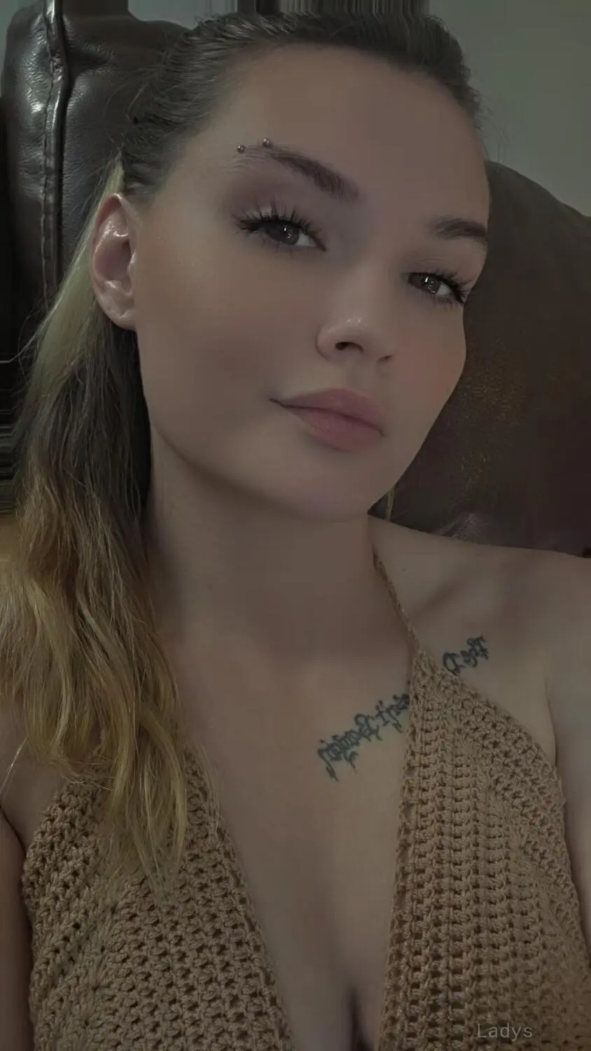 Nympho Princess, 20 years beautiful nude Indianapolis escorts girl, height 161 sm, Weight 54 kg