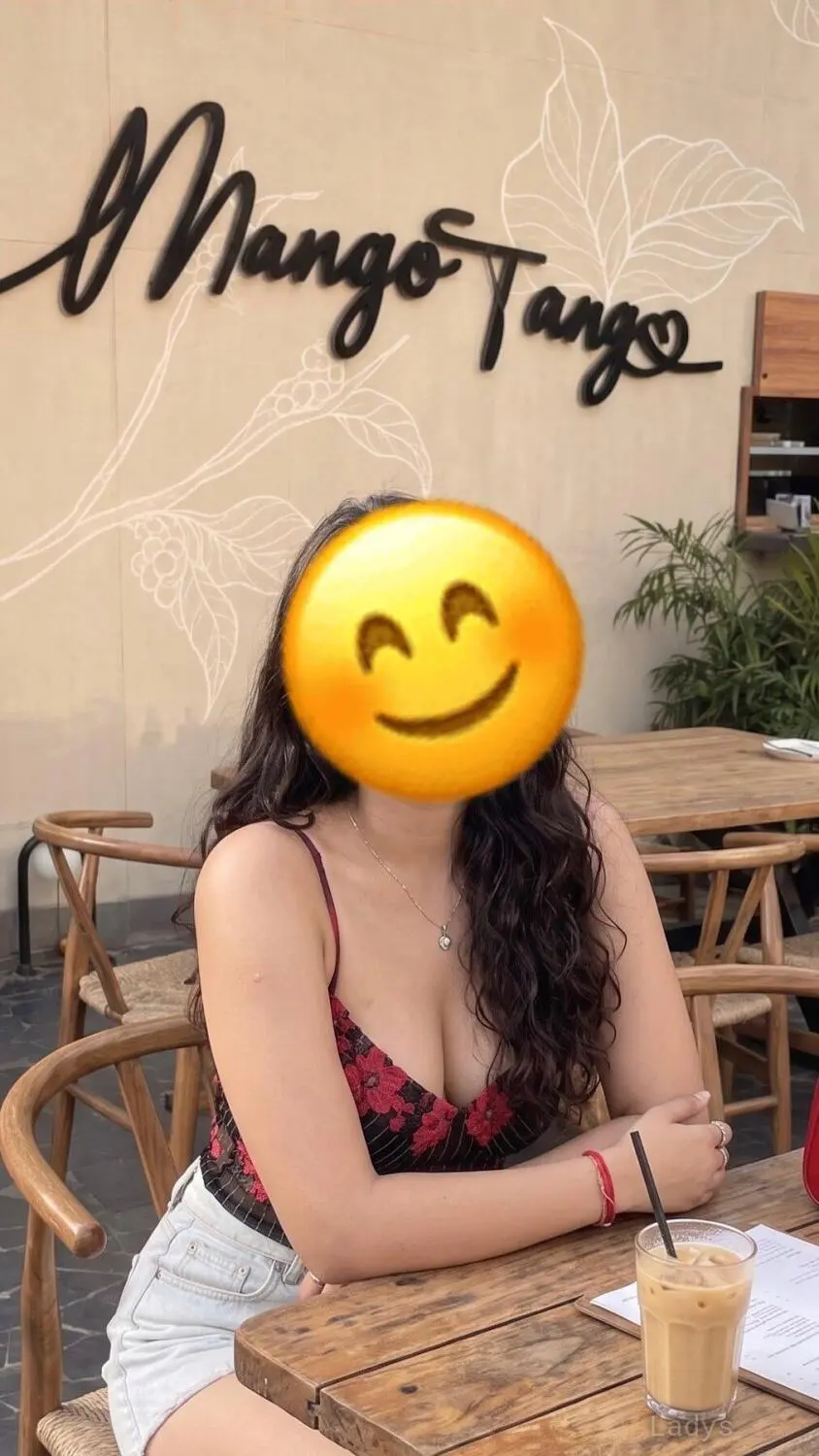 Divya, 22 years old Indore escort girl with big tits, height 156 sm, Weight kg