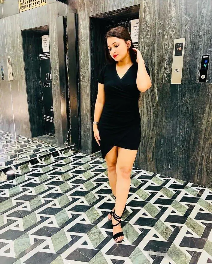 Kavu, 20 years old Indore escort girl with big tits, height 185 sm, Weight kg