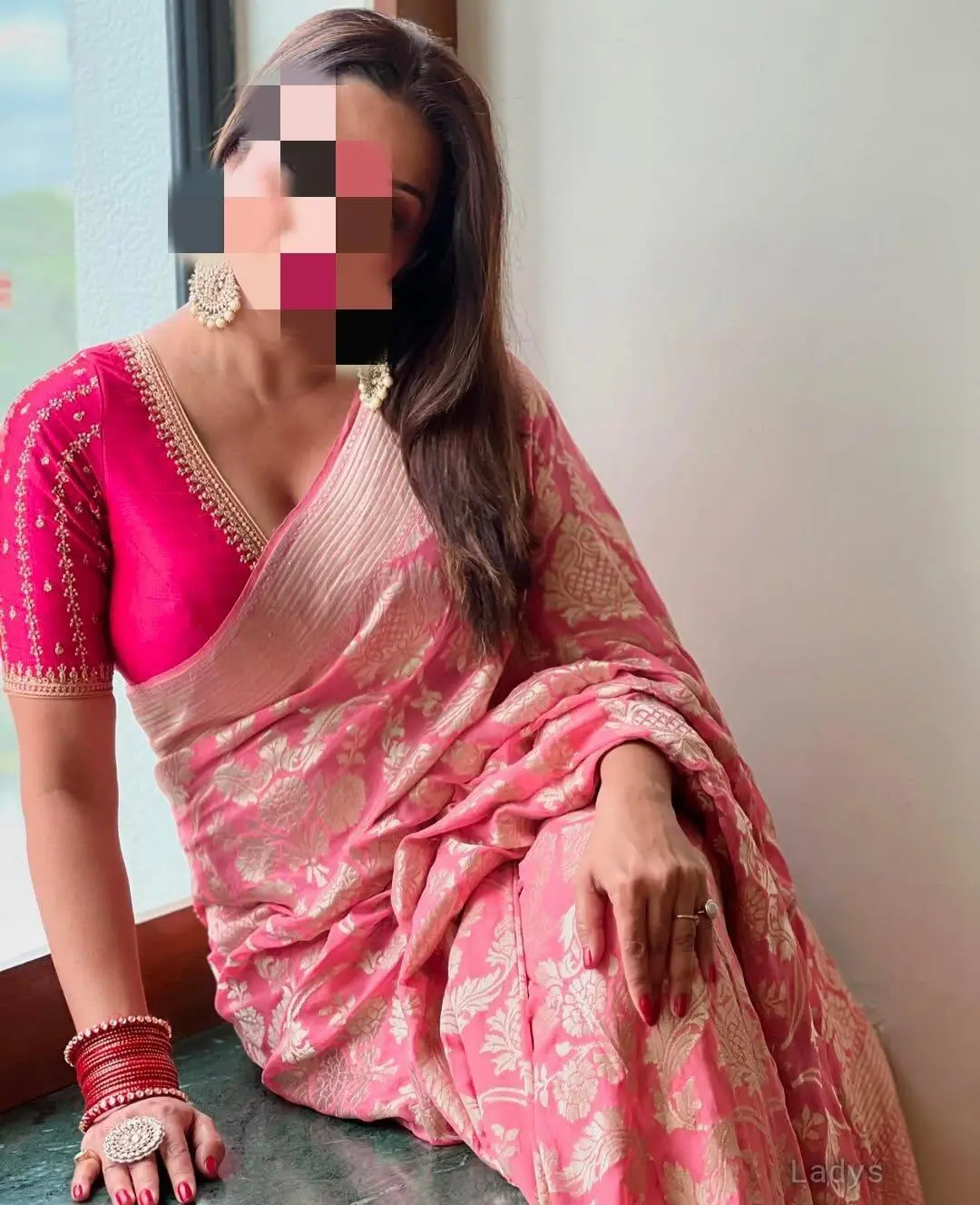 Linda, 29 years old Indore escort girl with big tits, height 159 sm, Weight  kg