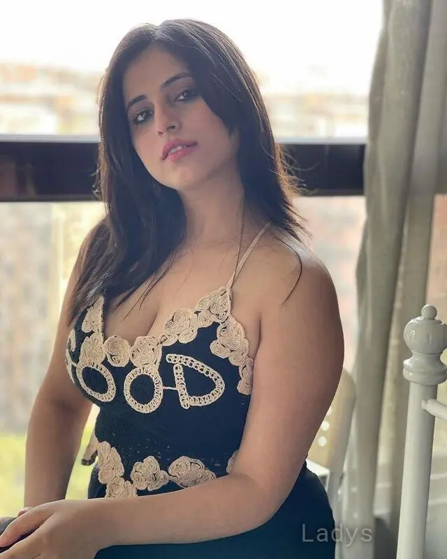 Mohini, 22 years old Indore escort girl with big tits, height 165 sm, Weight kg