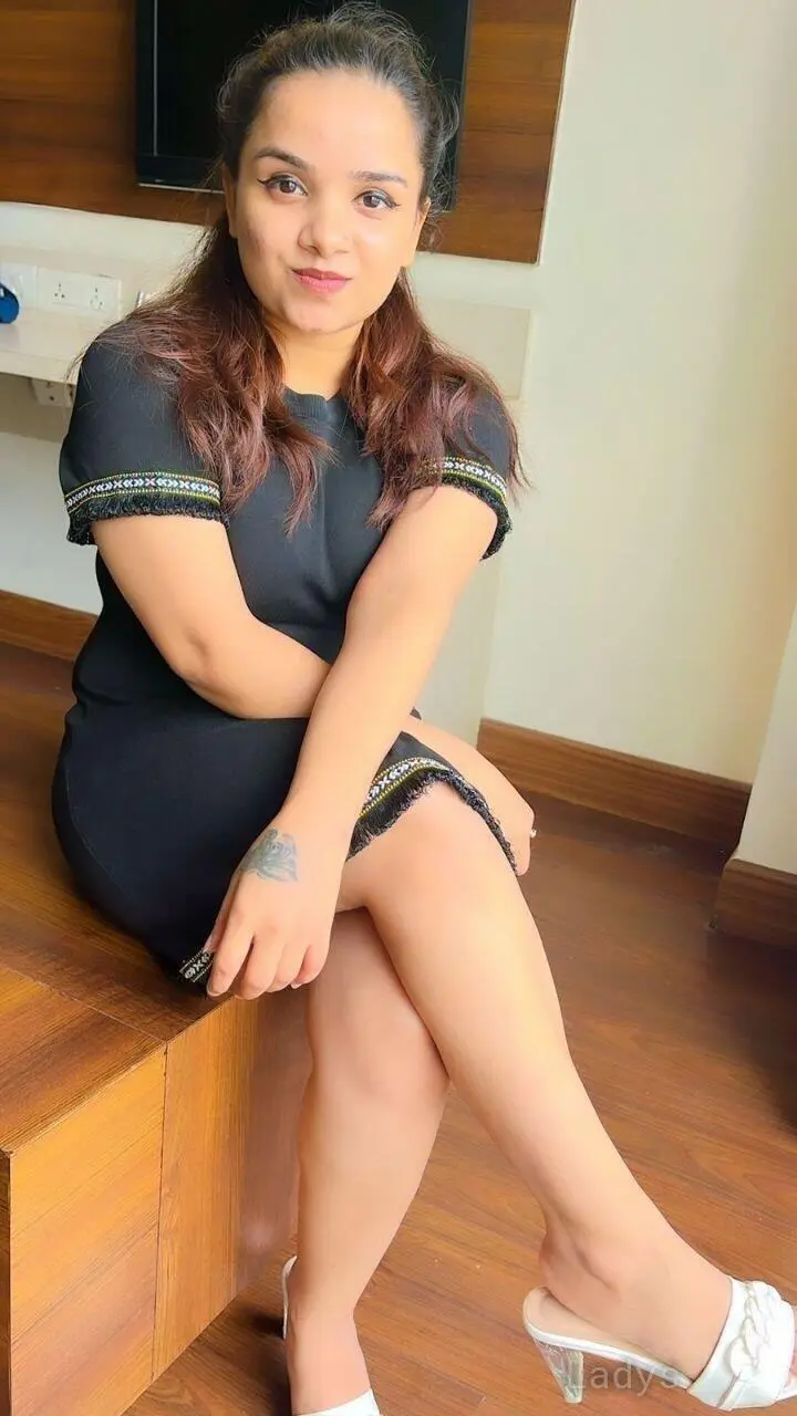 Valie, 24 years old Indore escort girl with big tits, height 154 sm, Weight kg