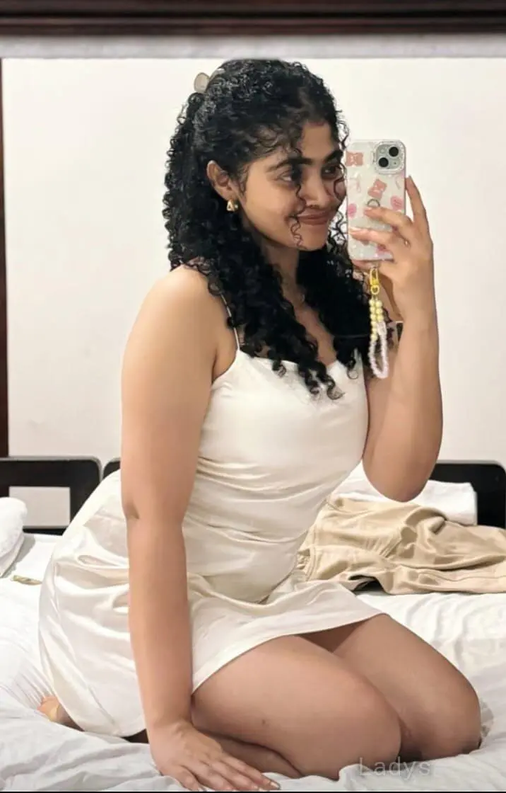 Nora, 22 years beautiful nude Indore escorts girl, height 160 sm, Weight  kg