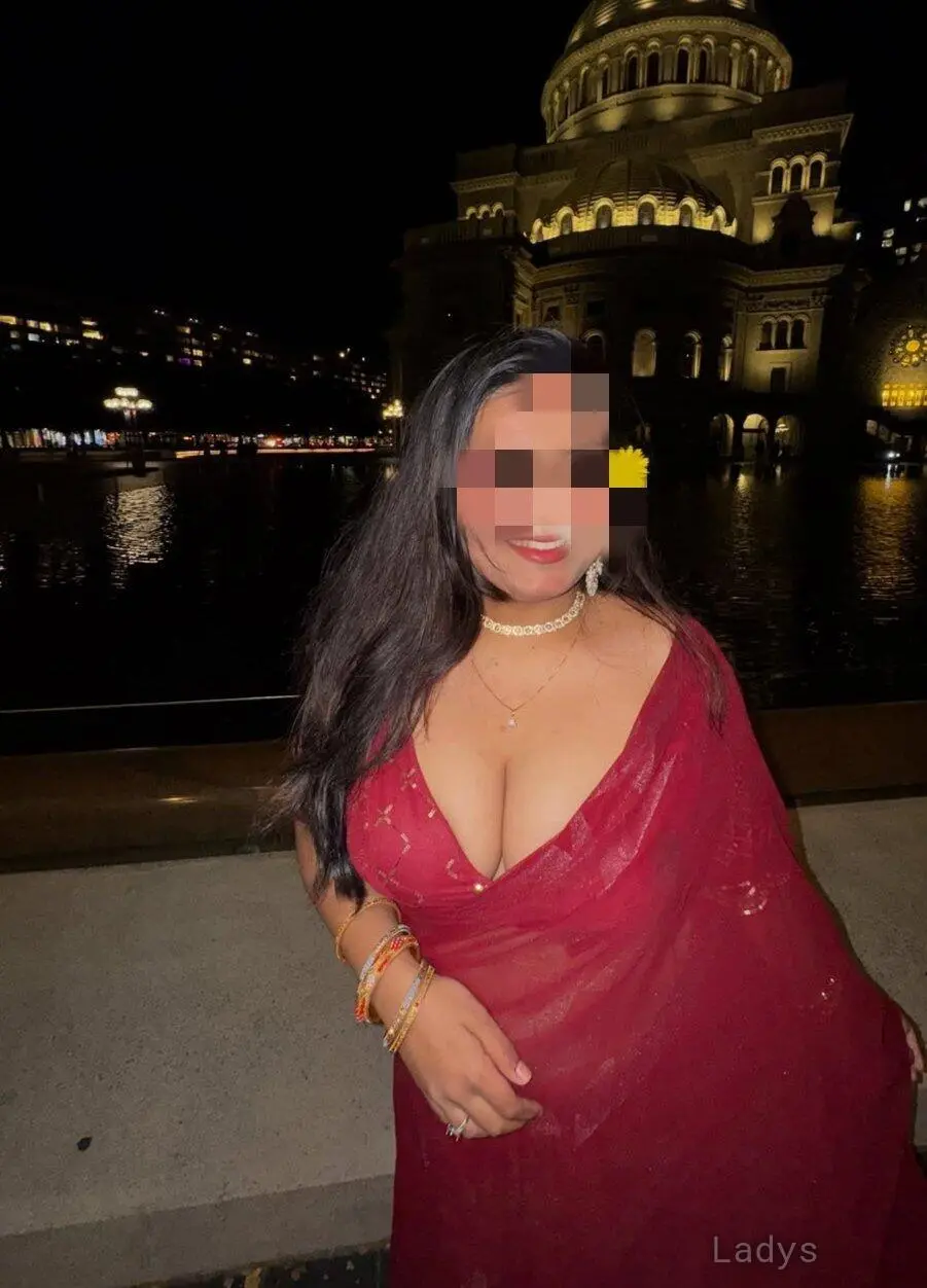 Rihanna, 28 years beautiful nude Indore escorts girl, height 159 sm, Weight  kg