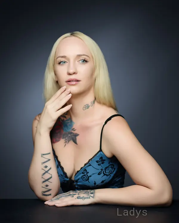 Ashlee Skye, 24 years beautiful nude Inland Empire escorts girl, height 161 sm, Weight 59 kg