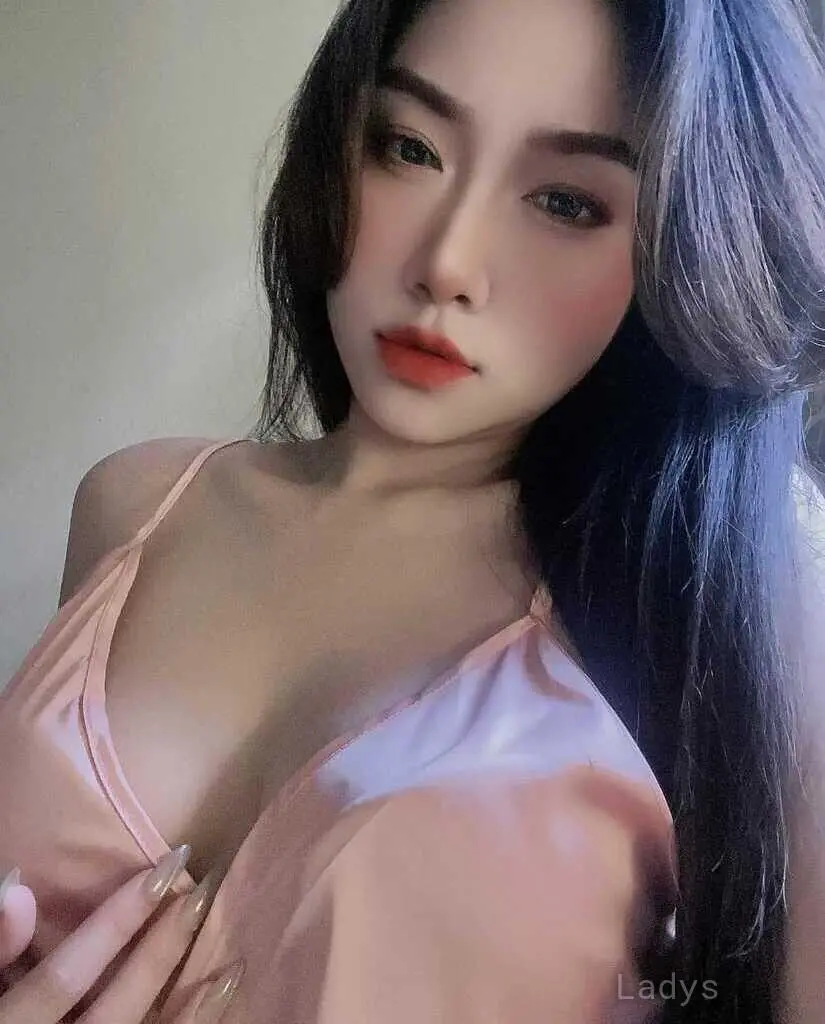 Riley, 28 years old Ipoh escort girl with big tits, height 165 sm, Weight kg