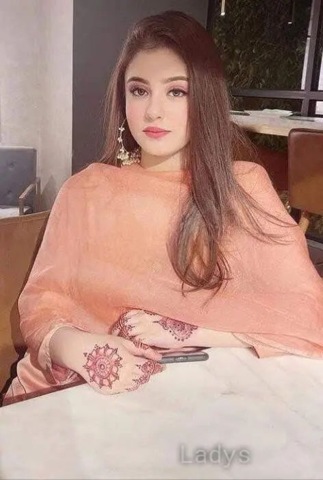 Maham Khan, 25 years beautiful nude Islamabad escorts girl, height 164 sm, Weight 65 kg