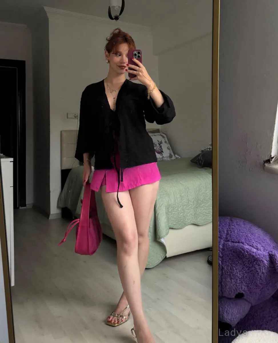 Banu, 20 years old Istanbul escort girl with big tits, height 161 sm, Weight 53 kg