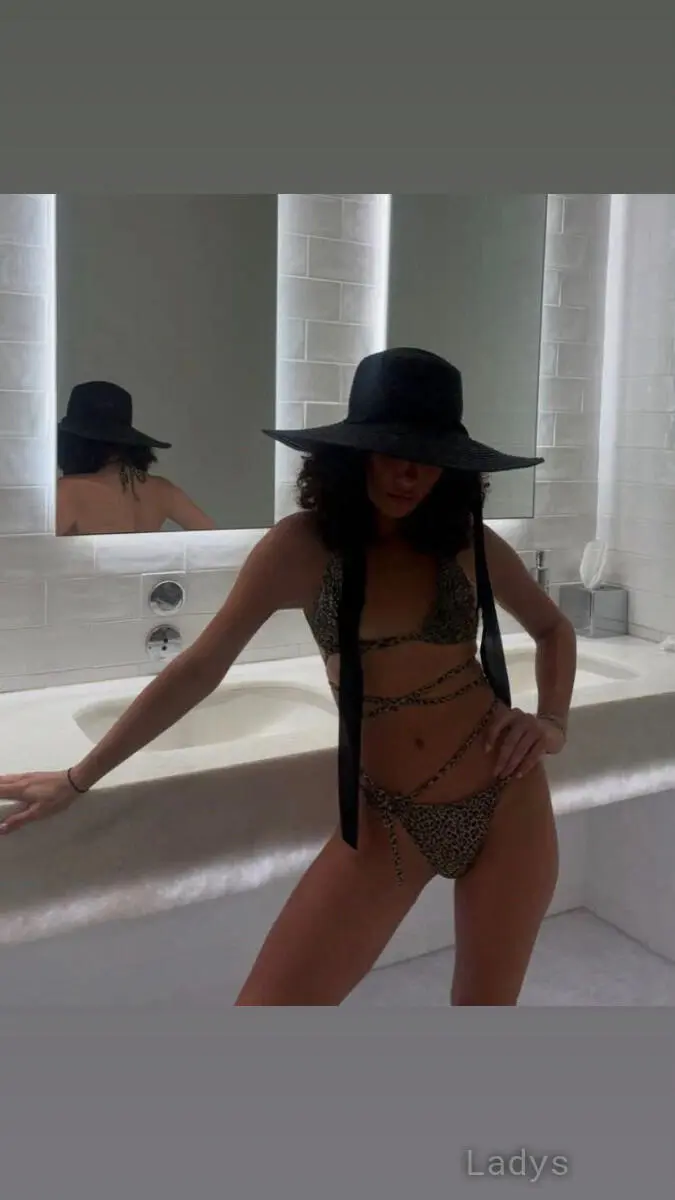Ece, 23 years old Istanbul escort girl with big tits, height 166 sm, Weight 59 kg
