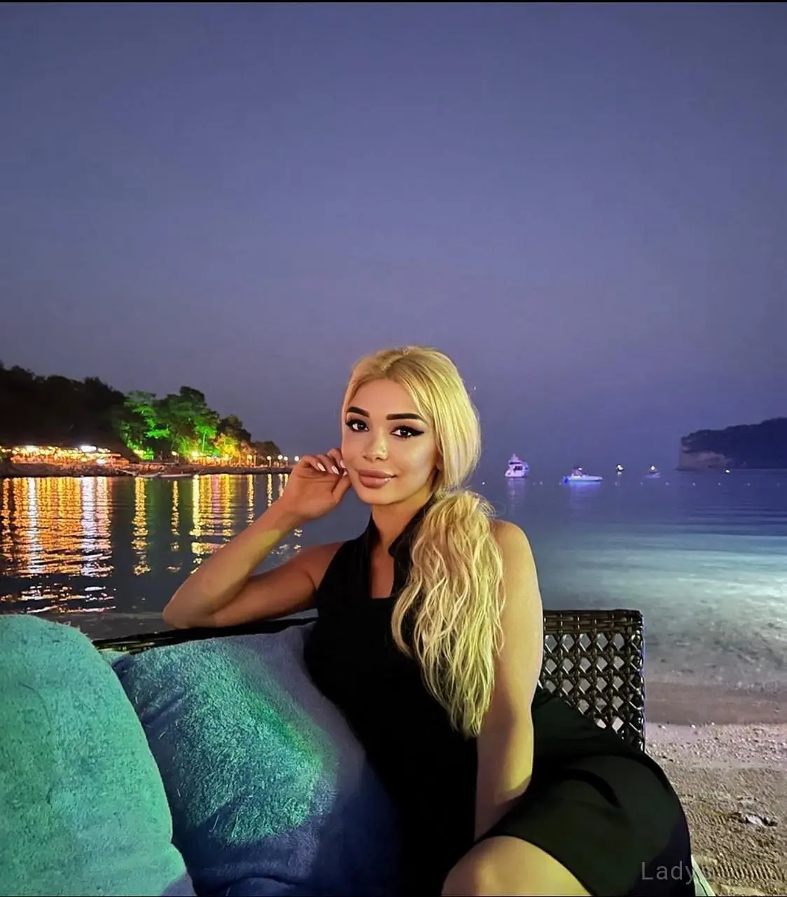 Jasmin, 22 years old Istanbul escort girl with big tits, height 170 sm, Weight kg