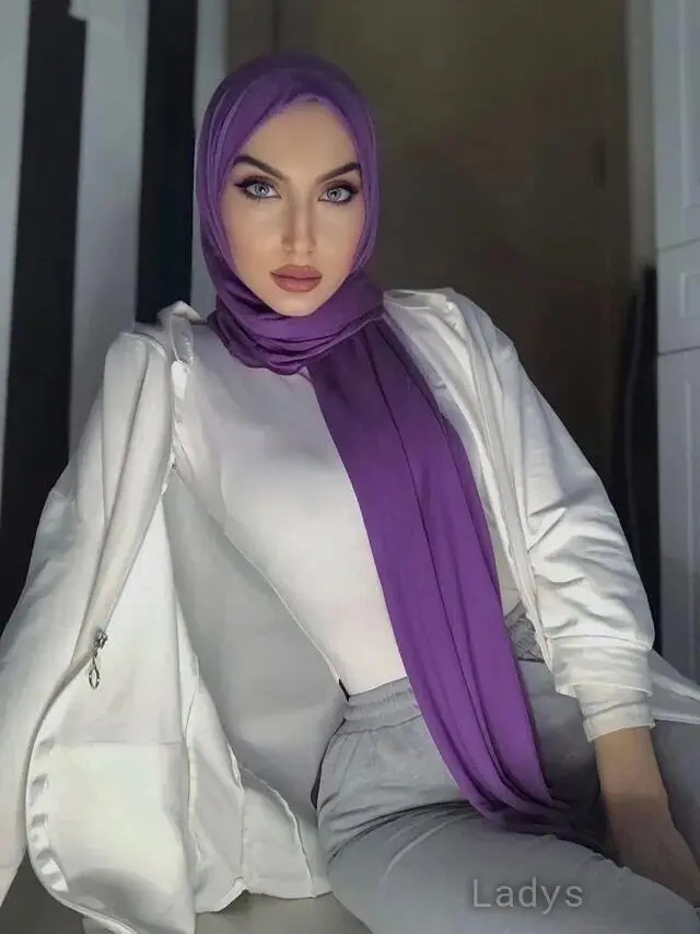 Jery, 22 years old Istanbul escort girl with big tits, height sm, Weight kg