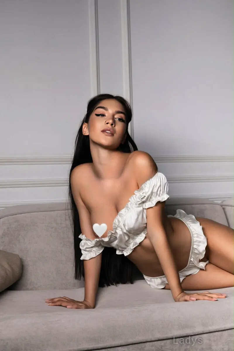 MEGI, 22 years old Istanbul escort girl with big tits, height 170 sm, Weight 52 kg