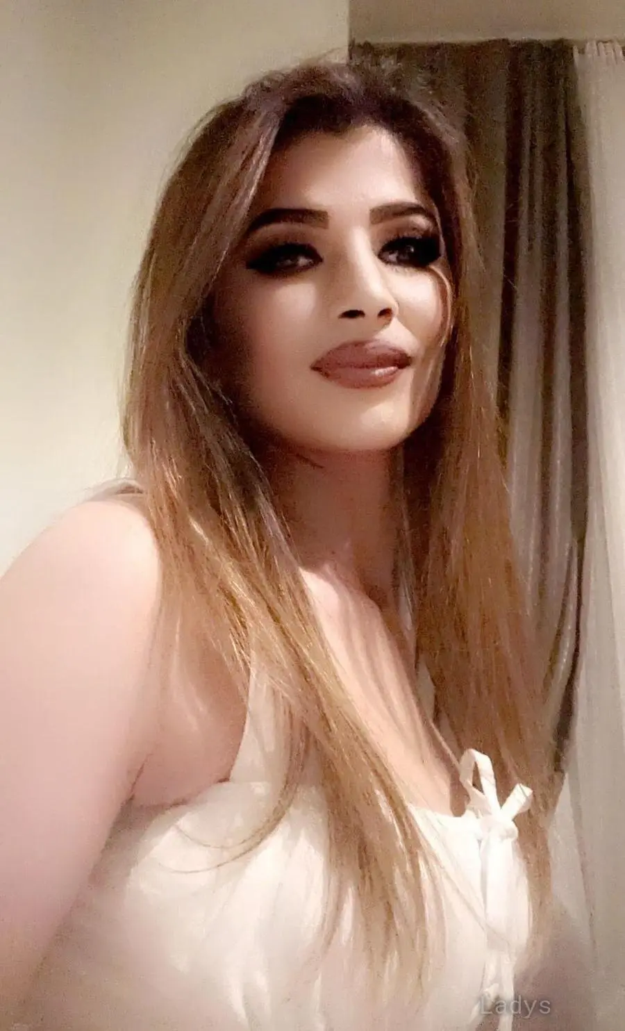 Yildiz, 23 years old Istanbul escort girl with big tits, height 170 sm, Weight kg