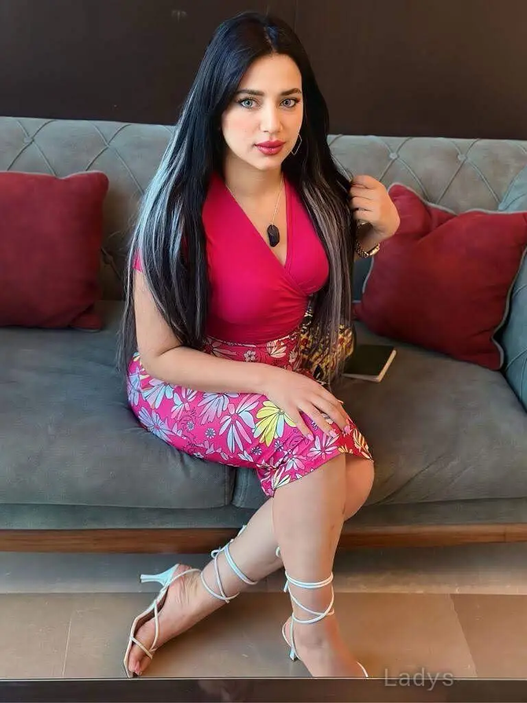 Alia, 20 years beautiful nude Istanbul escorts girl, height 151 sm, Weight 51 kg