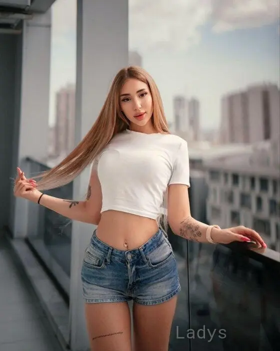 Clara, 24 years beautiful nude Istanbul escorts girl, height 177 sm, Weight 55 kg