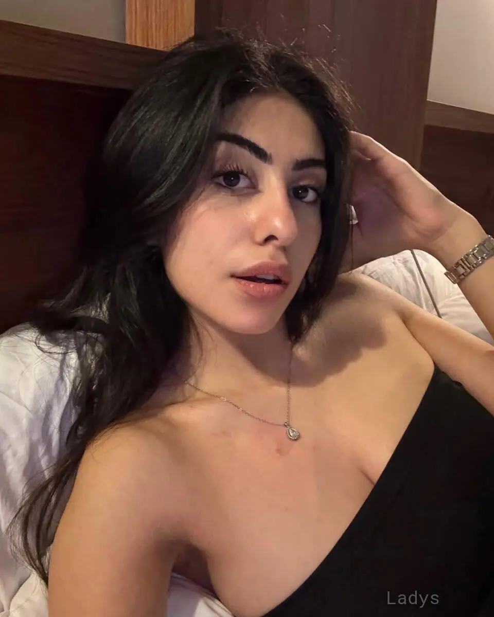DERYA, 23 years beautiful nude Istanbul escorts girl, height 165 sm, Weight 52 kg