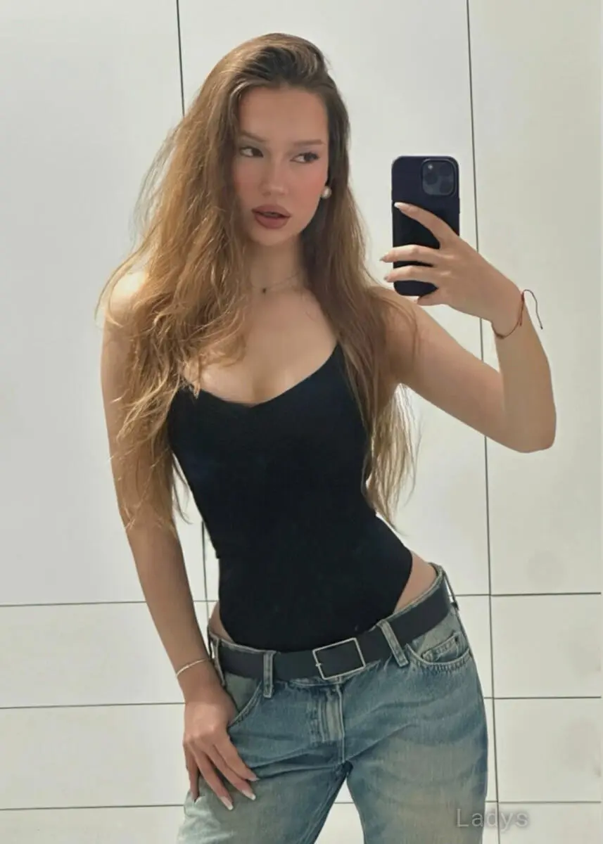 Duru, 20 years beautiful nude Istanbul escorts girl, height 164 sm, Weight 55 kg