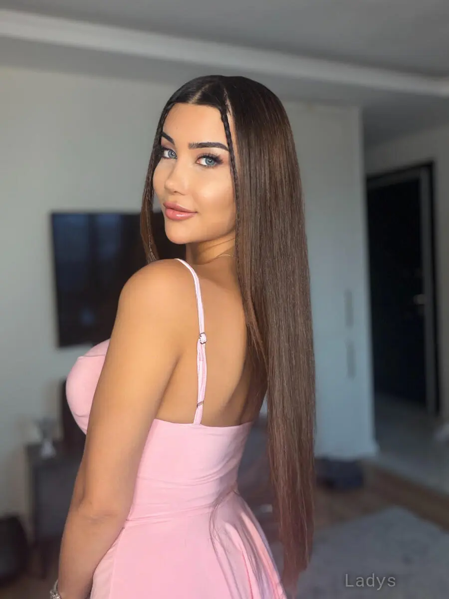 Elisa, 22 years beautiful nude Istanbul escorts girl, height 169 sm, Weight 55 kg