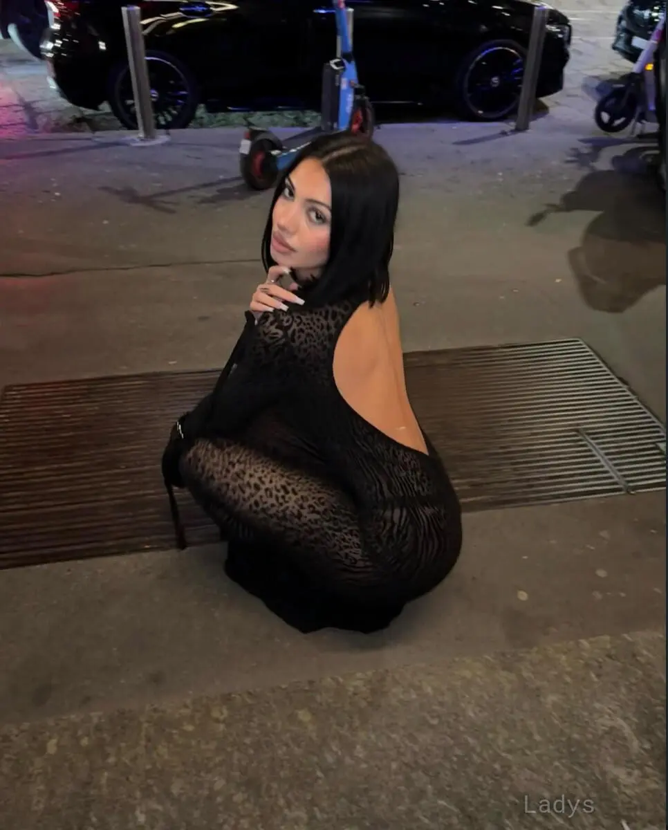 Hande, 23 years beautiful nude Istanbul escorts girl, height 160 sm, Weight 58 kg