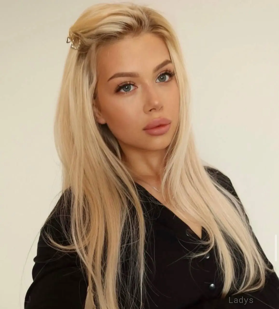 Klio, 22 years beautiful nude Istanbul escorts girl, height 162 sm, Weight 53 kg