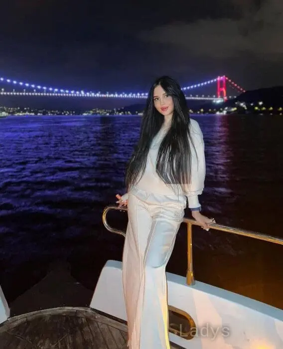 Lara, 22 years beautiful nude Istanbul escorts girl, height 167 sm, Weight 54 kg