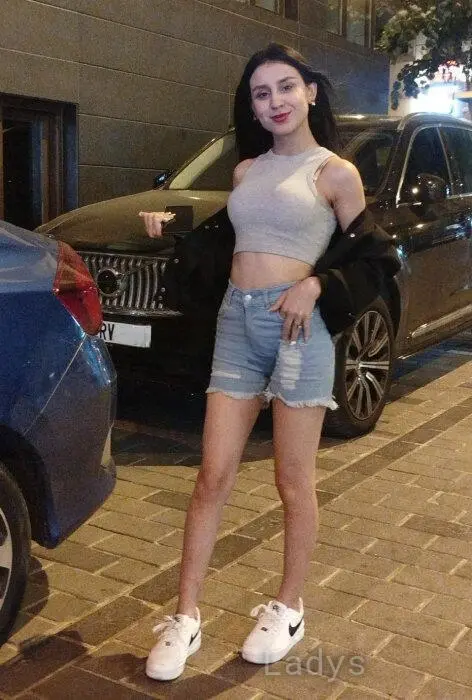 Laura, 21 years beautiful nude Istanbul escorts girl, height 171 sm, Weight 52 kg