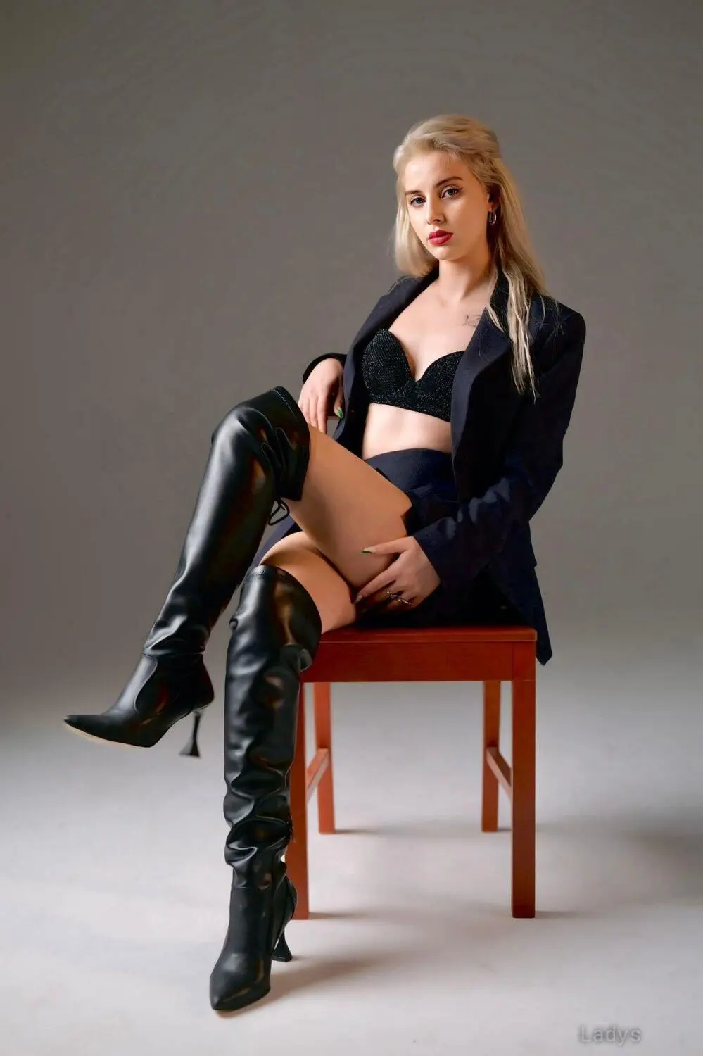 Leman, 23 years beautiful nude Istanbul escorts girl, height 169 sm, Weight  kg