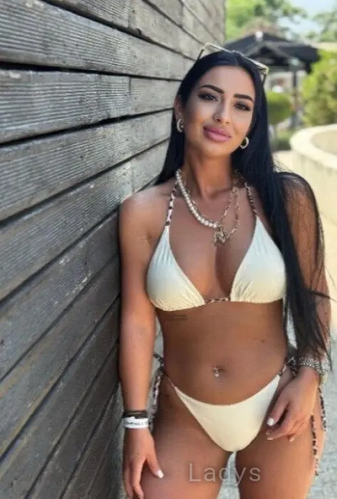Narin, 24 years beautiful nude Istanbul escorts girl, height 181 sm, Weight 53 kg