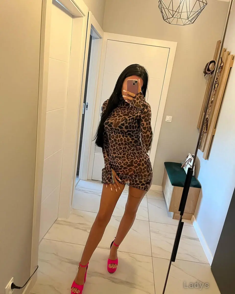 Oya, 25 years beautiful nude Istanbul escorts girl, height 163 sm, Weight 59 kg