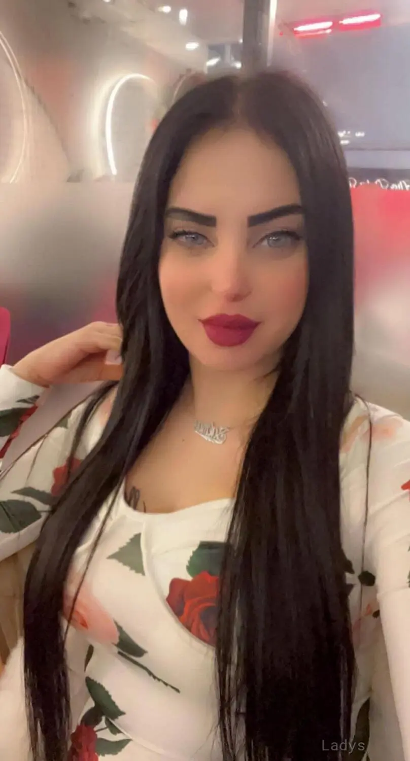 Salma, 21 years beautiful nude Istanbul escorts girl, height 167 sm, Weight kg