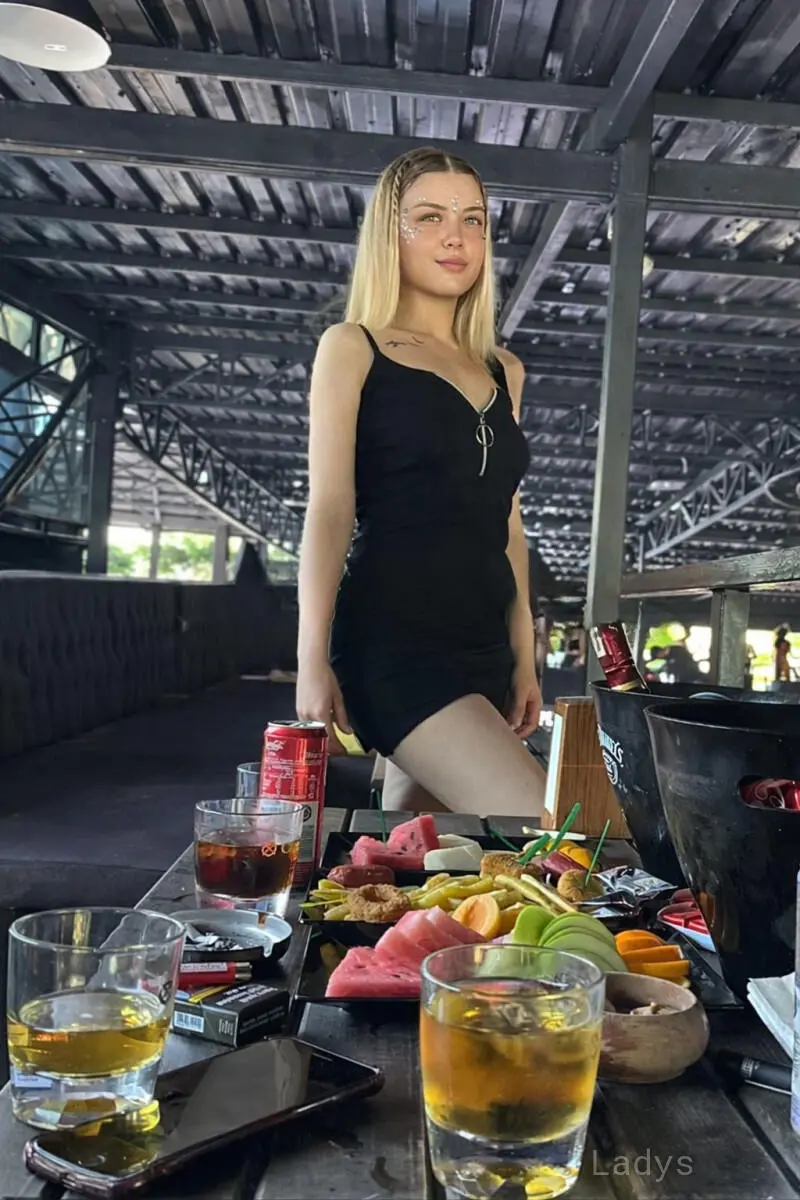SELIN, 23 years beautiful nude Istanbul escorts girl, height 168 sm, Weight 50 kg