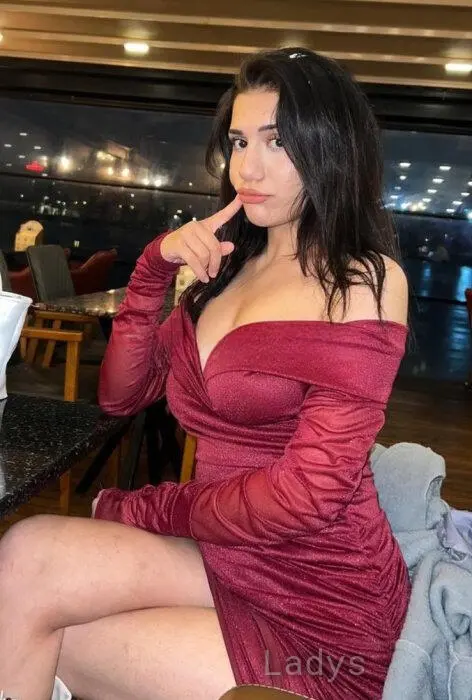 Vanda, 21 years beautiful nude Istanbul escorts girl, height 167 sm, Weight 54 kg