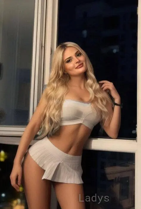 Victoria, 25 years beautiful nude Istanbul escorts girl, height 172 sm, Weight 55 kg