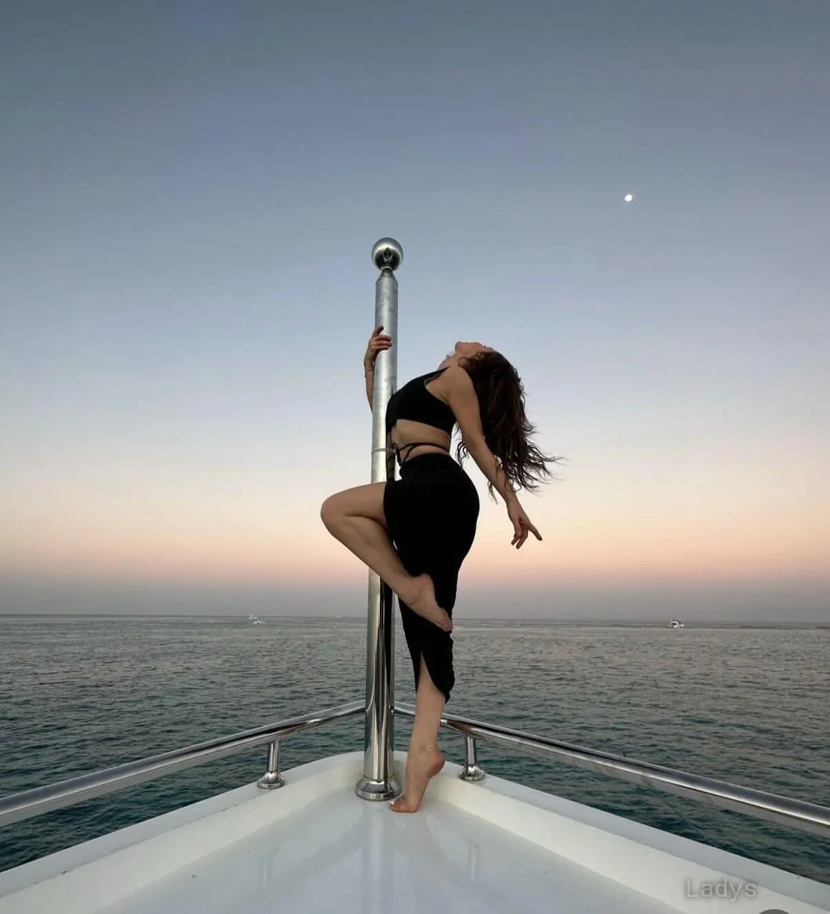 Sevda, 28 years old Izmir escort girl with big tits, height 171 sm, Weight  kg