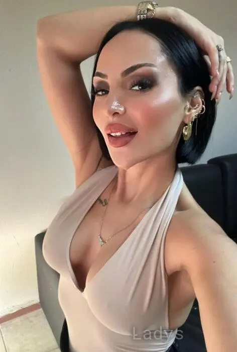 Umay, 23 years beautiful nude Izmir escorts girl, height 168 sm, Weight 67 kg